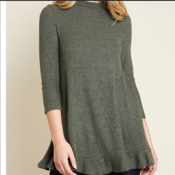 Modcloth Sweaters - ModCloth love of ruffles green tunic top medium